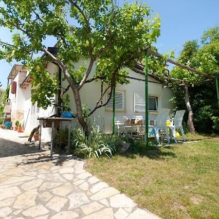 Sunny Grandma'S Garden Apartment Baska  Exterior photo