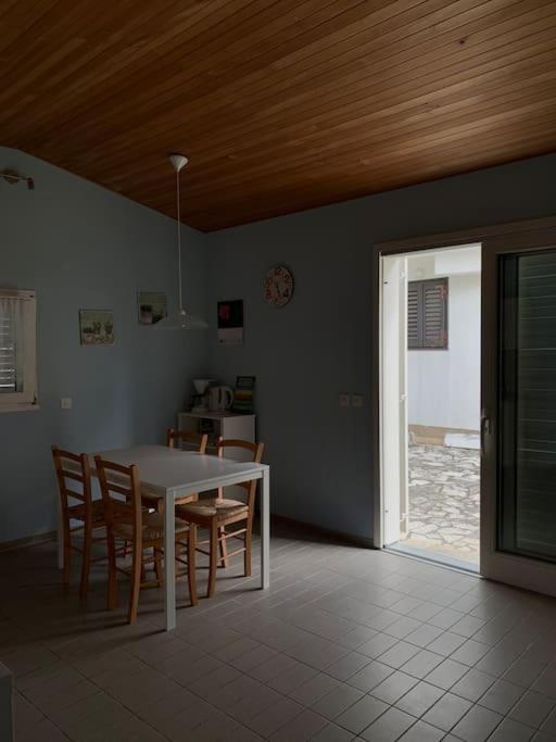 Sunny Grandma'S Garden Apartment Baska  Exterior photo