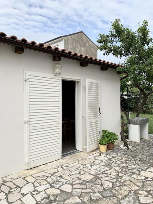Sunny Grandma'S Garden Apartment Baska  Exterior photo